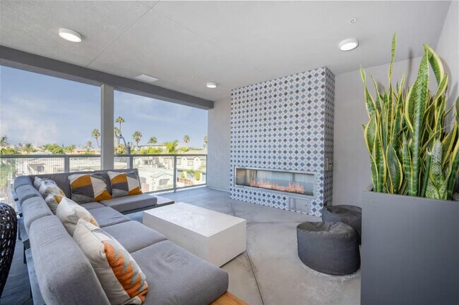 Building Photo - 4384 Iowa St