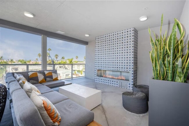 Building Photo - 4384 Iowa St