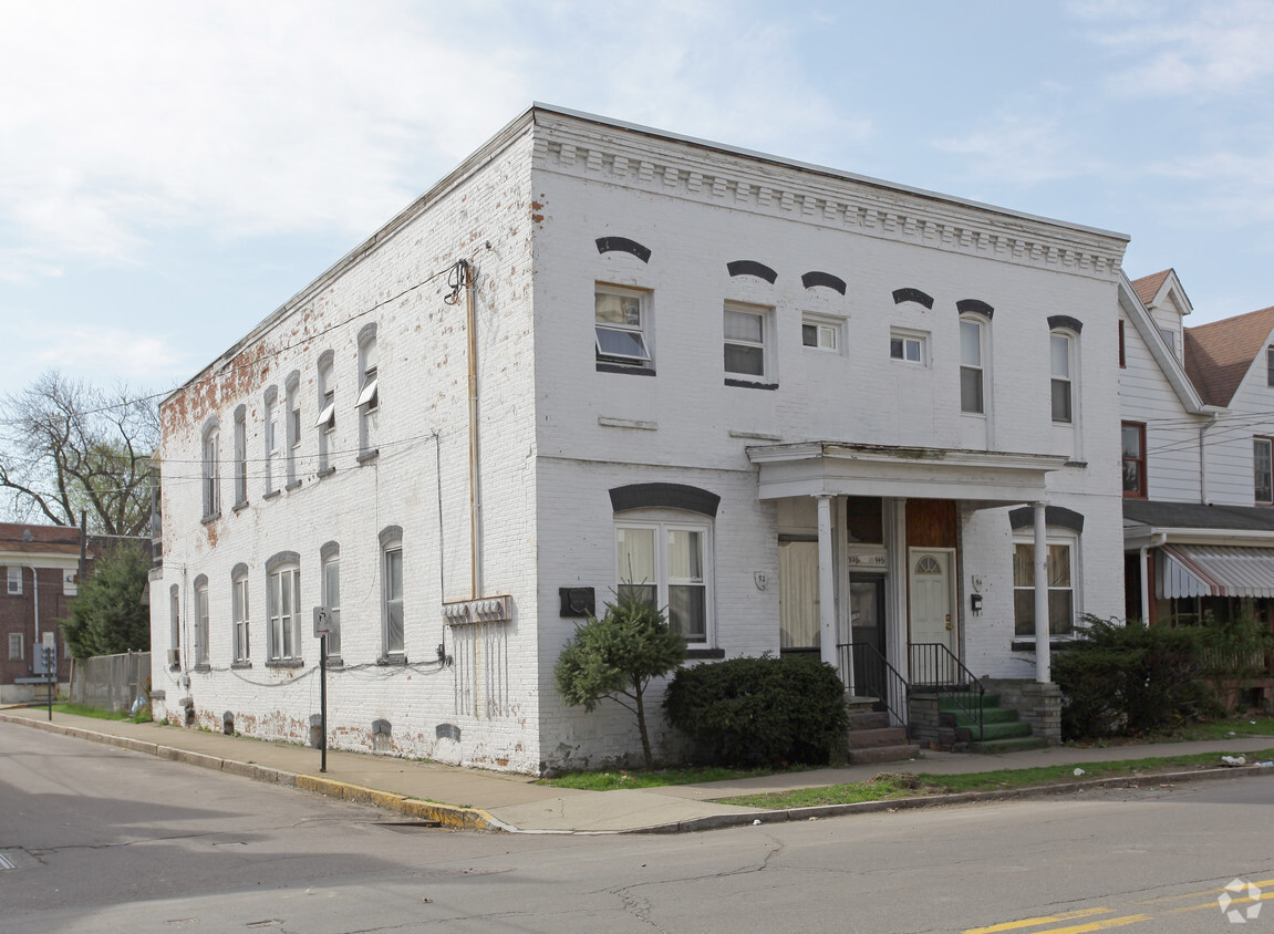 Primary Photo - 92-94 Carey Ave