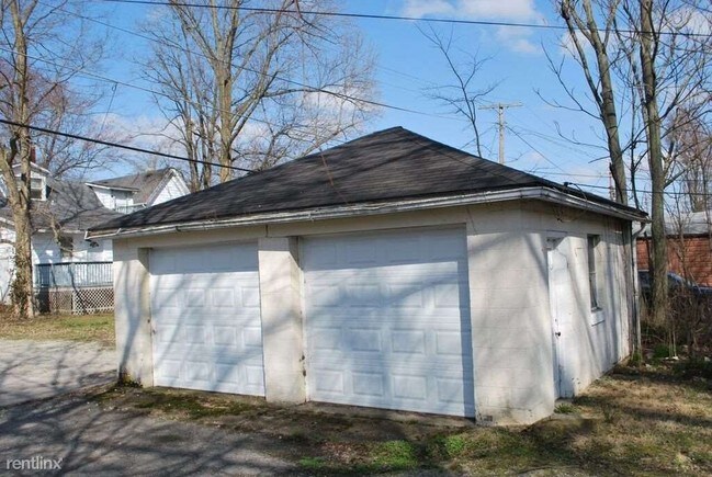 Building Photo - 828 W North St