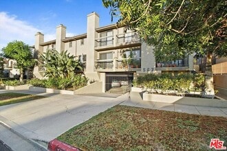 Building Photo - 557 E Verdugo Ave