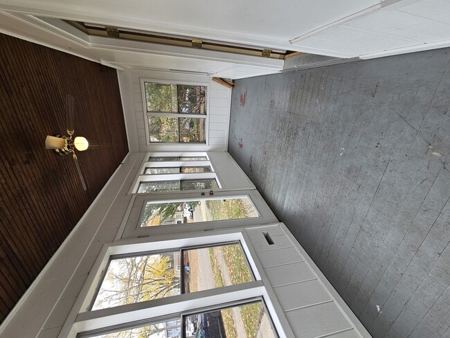 Building Photo - 211 Edwards Ave