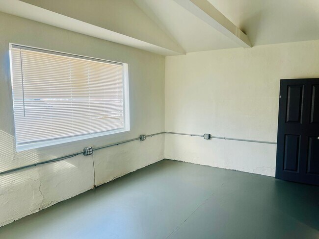 Building Photo - Morrison4008