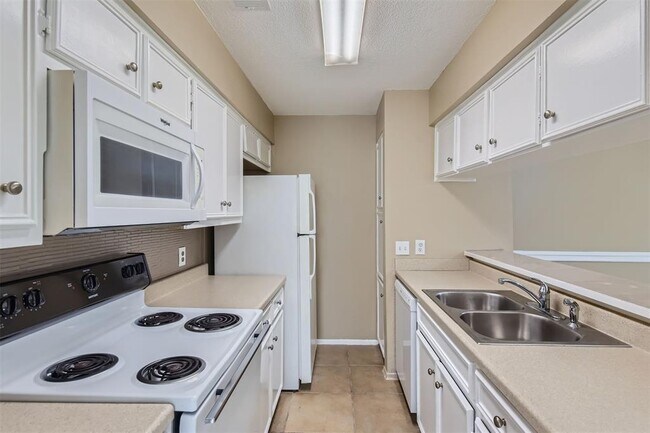 Building Photo - 10616 Mellow Meadow Dr