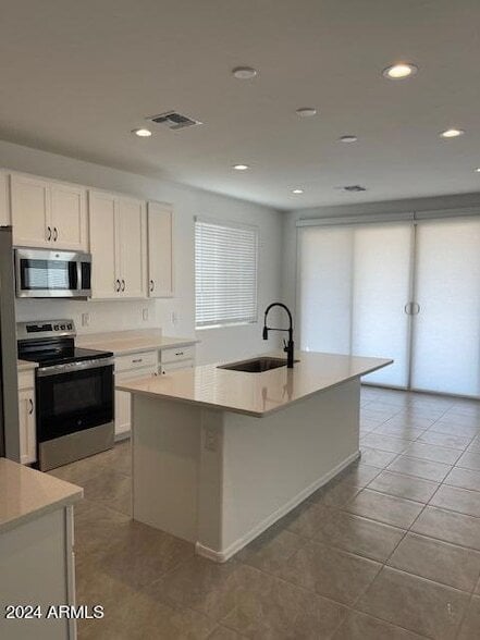 Building Photo - 2085 E Wetleaf Pl