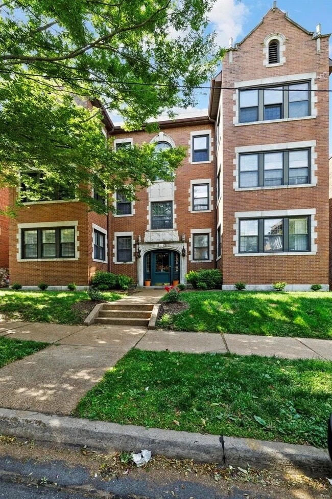 6314 S Rosebury Ave Unit 1E, Clayton, MO 63105 Condo for Rent in Clayton, MO