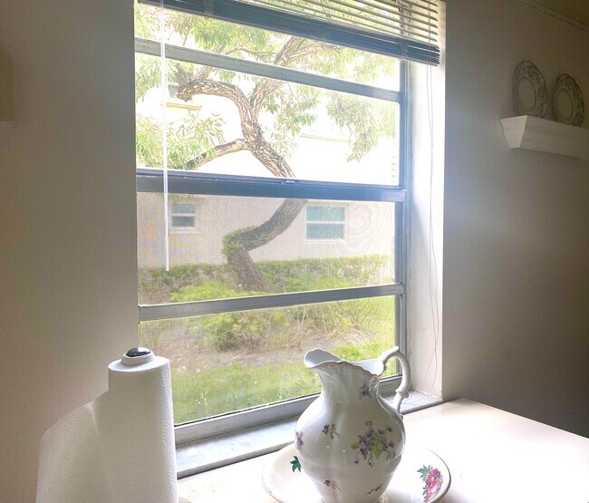 Foto del edificio - 441 Burgundy N