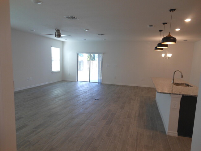 Building Photo - 1862 SE Camilo St