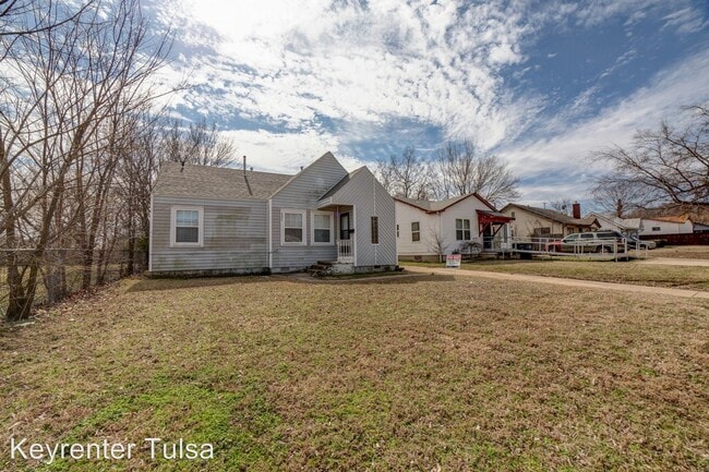 Building Photo - 3 br, 1 bath House - 226 East Woodrow Place