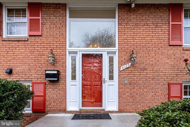 Building Photo - 4125 25th Pl N