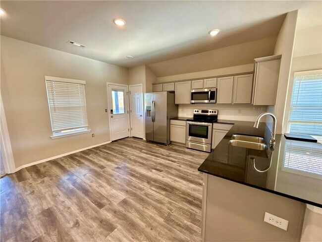 Building Photo - 530 Woodcreek Lp