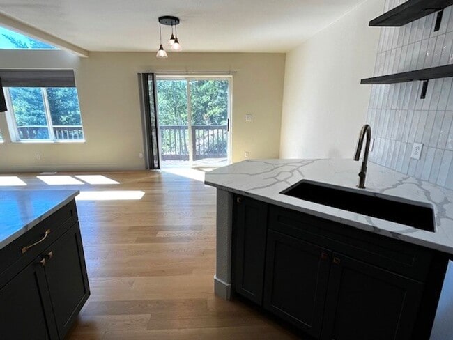 Foto del edificio - 55 Salt Lick Pl