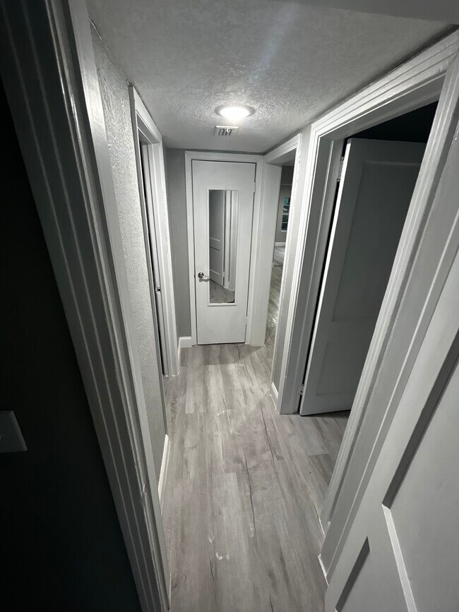 Building Photo - 734 Bonnie Cir