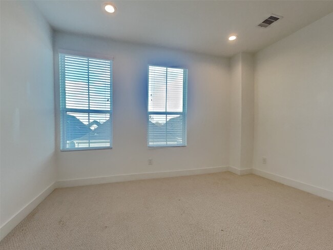 Building Photo - 2056 Johanna Dr