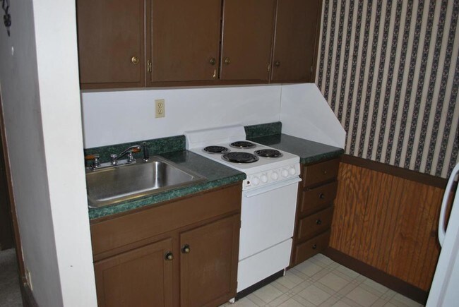 Building Photo - 830 1/2 N Main St Apt 6