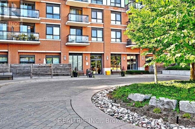 Photo du bâtiment - 11611 Yonge St