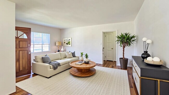 Foto del edificio - 17634 Bromley St