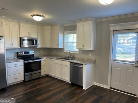 Building Photo - 1825 Chestnut Dr