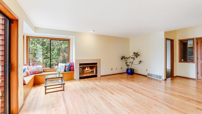 Building Photo - Spring Lake Waterfront Rental!