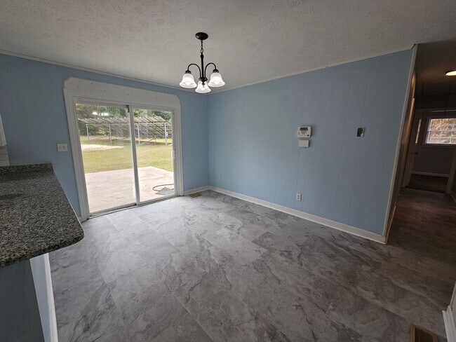 Building Photo - New Listing
