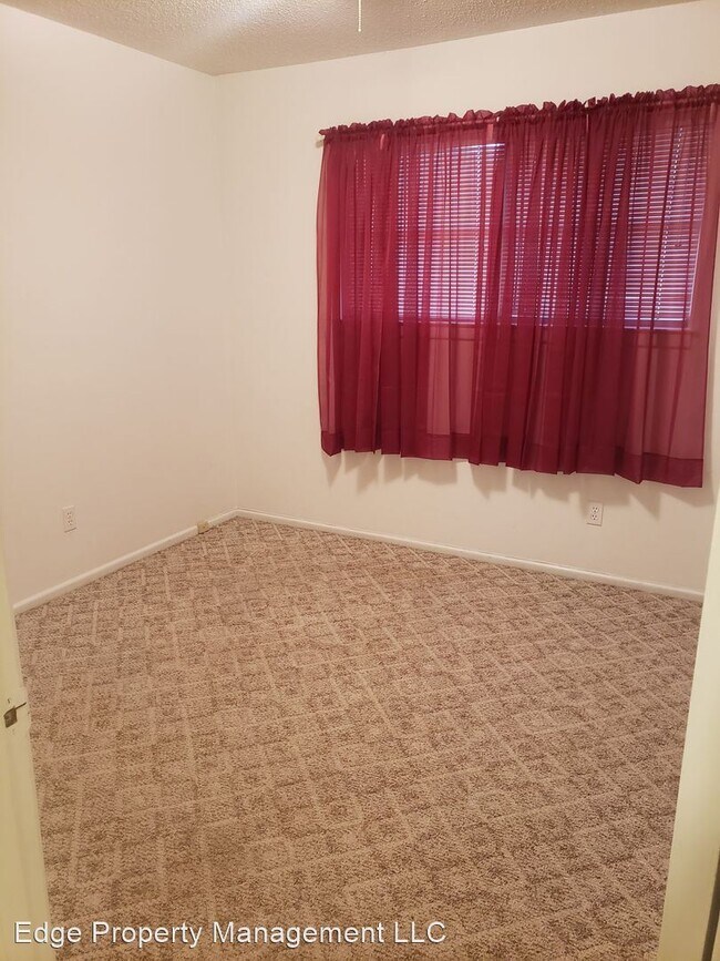Building Photo - 3 br, 2 bath House - 4312 Summit Cir
