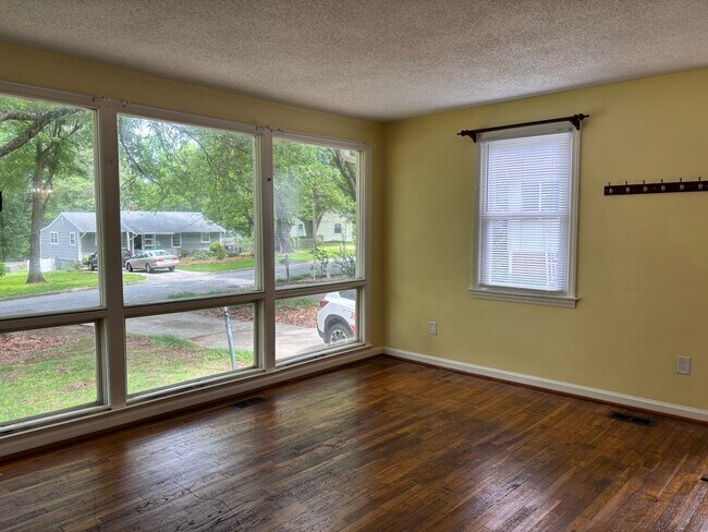 Building Photo - Beautiful Home with Great location