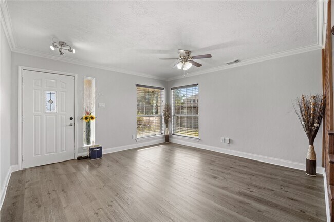 Building Photo - 14942 Gray Ridge Dr