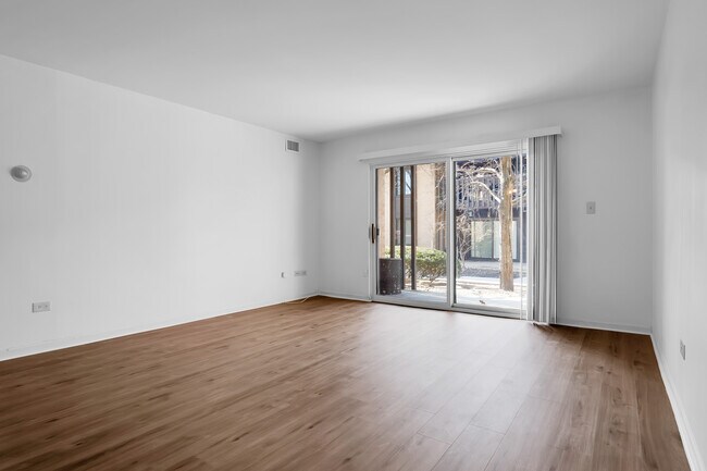 Building Photo - 6180 Knoll Lane Ct