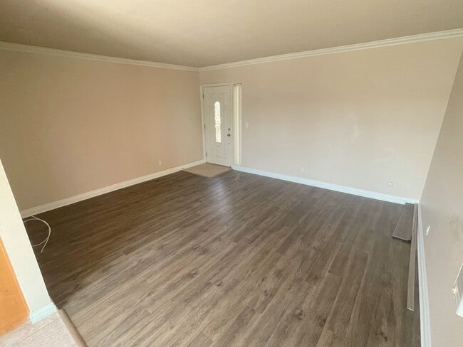 Building Photo - M/I Special - Awesome Condo - Complex W/ Pool & Located Minutes From Beach