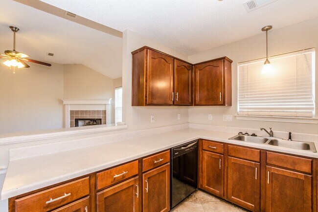 Foto del edificio - 7744 Shadow Glen Ln