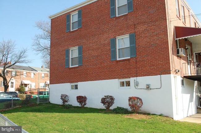 Building Photo - 1707 Pin Oak Rd