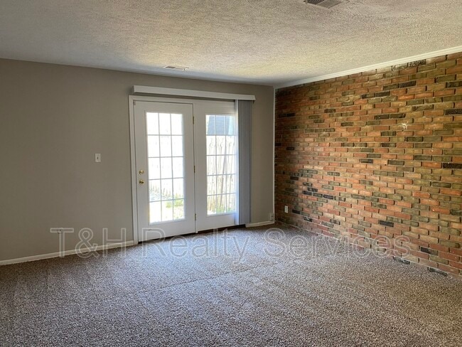 Building Photo - 7483 Countrybrook Dr