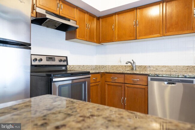 Foto del edificio - 3200 S 28th St