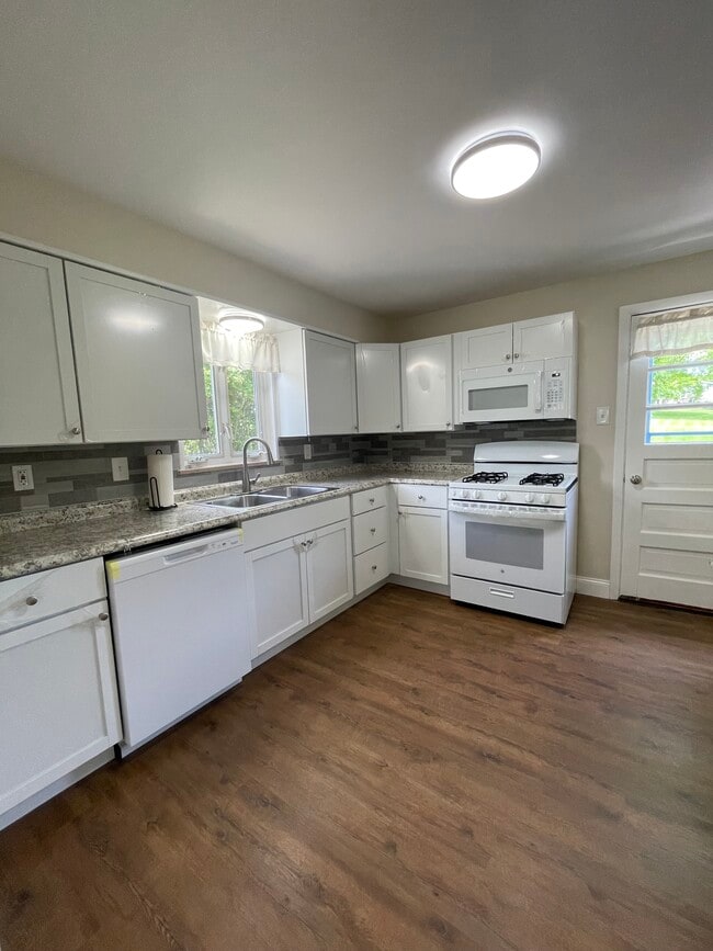 Foto del edificio - 9312 Highland Rd