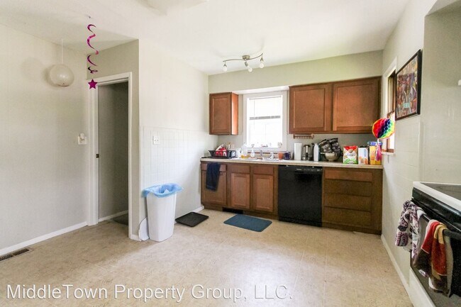 Building Photo - 2 br, 2 bath House - 822 W. Marsh St.