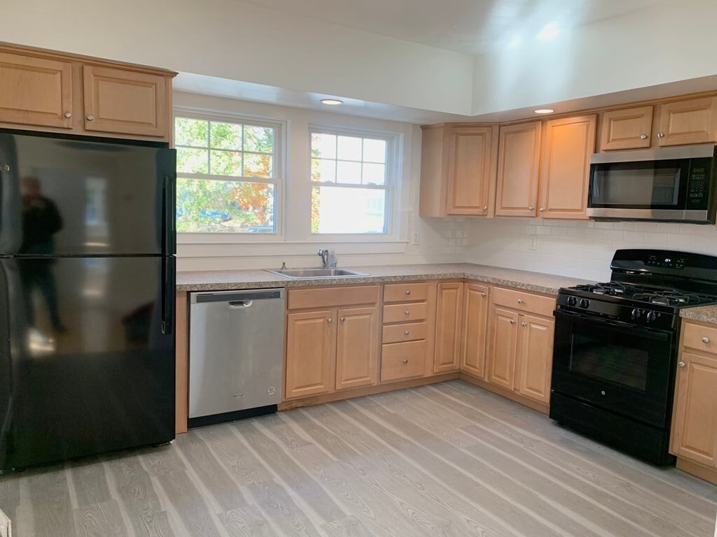 33 Richardson Ave, Wakefield, MA 01880 Townhome Rentals in Wakefield