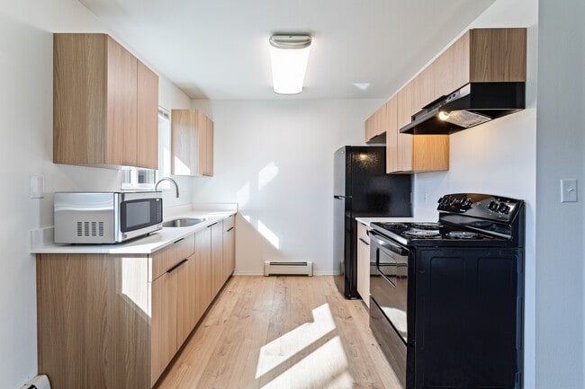 Building Photo - North Russell Apartments