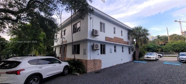 Building Photo - 350 SW 15th Rd