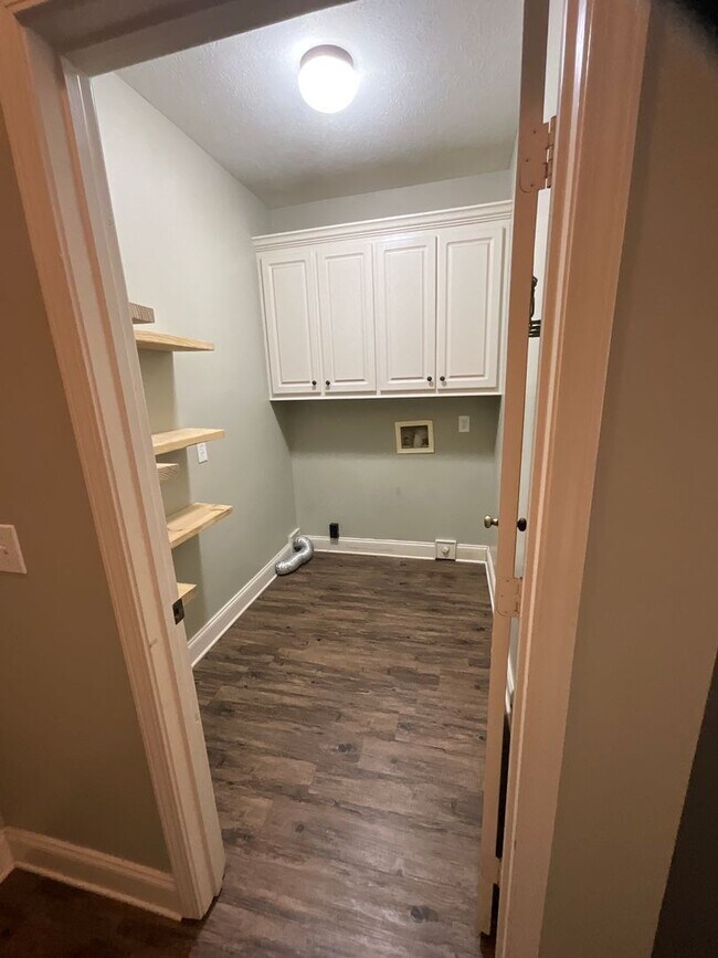 Building Photo - COMING SOON 3 Bed/2 Bath Home in Brandon