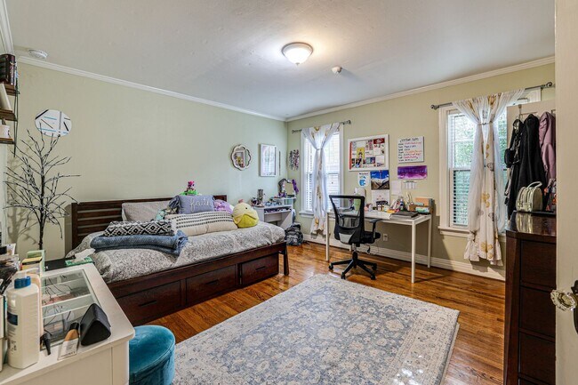 Building Photo - TCU Area- Beautiful 4 Bedroom, 2 Bath Avai...