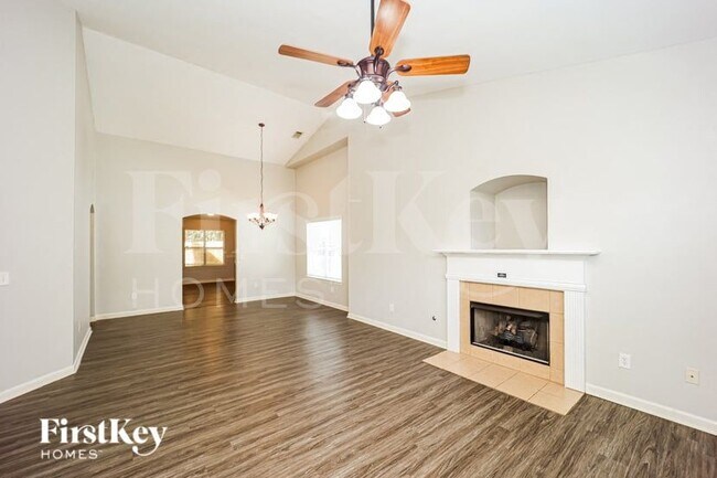 Foto del edificio - 207 Fairgrove Ln