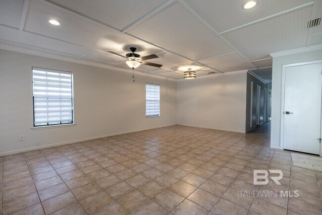 Foto del edificio - 558 Bellangee Ave