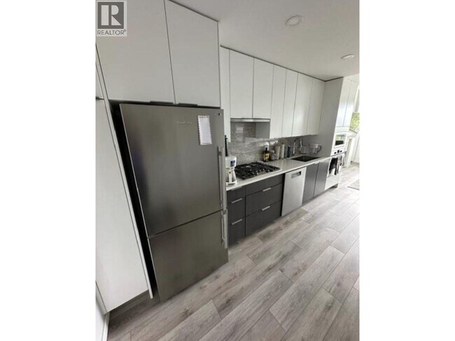 Building Photo - 11639-11227 227 St