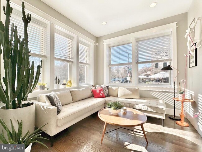 Foto del edificio - 85 R St NW