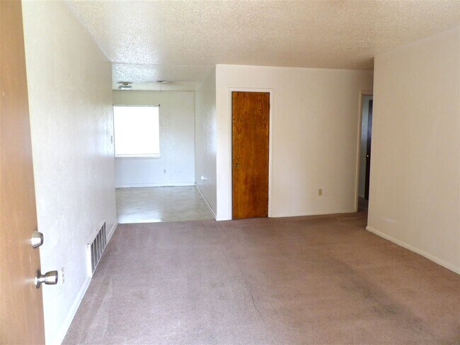 Building Photo - 6409 NW Cherry Ave