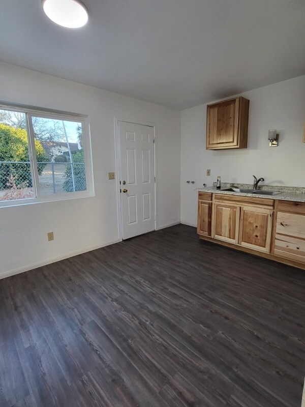 Foto del edificio - 34850 Ave B