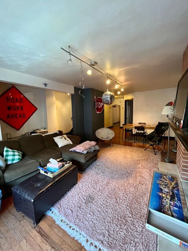 Building Photo - 49 S 11th St