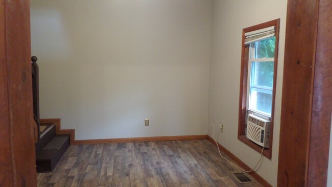 Building Photo - 8 Elm Street, Unit 1/2