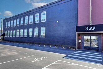 Building Photo - 327 Pine St