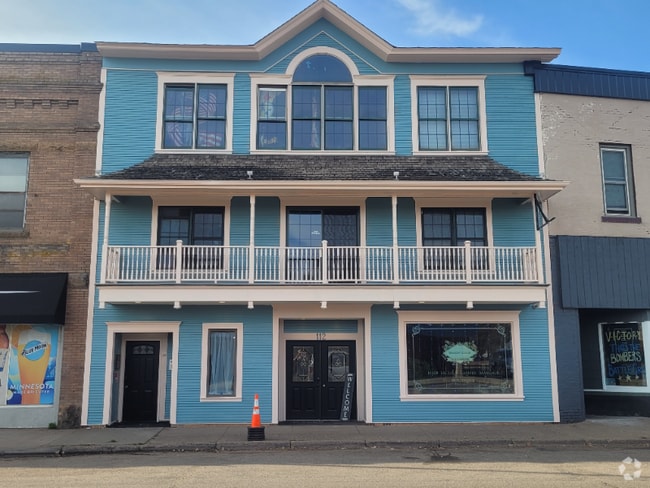 Building Photo - 112 Main St S